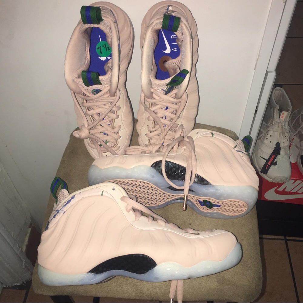 Women’s Sz. 7.5 & 8 Foamposite one